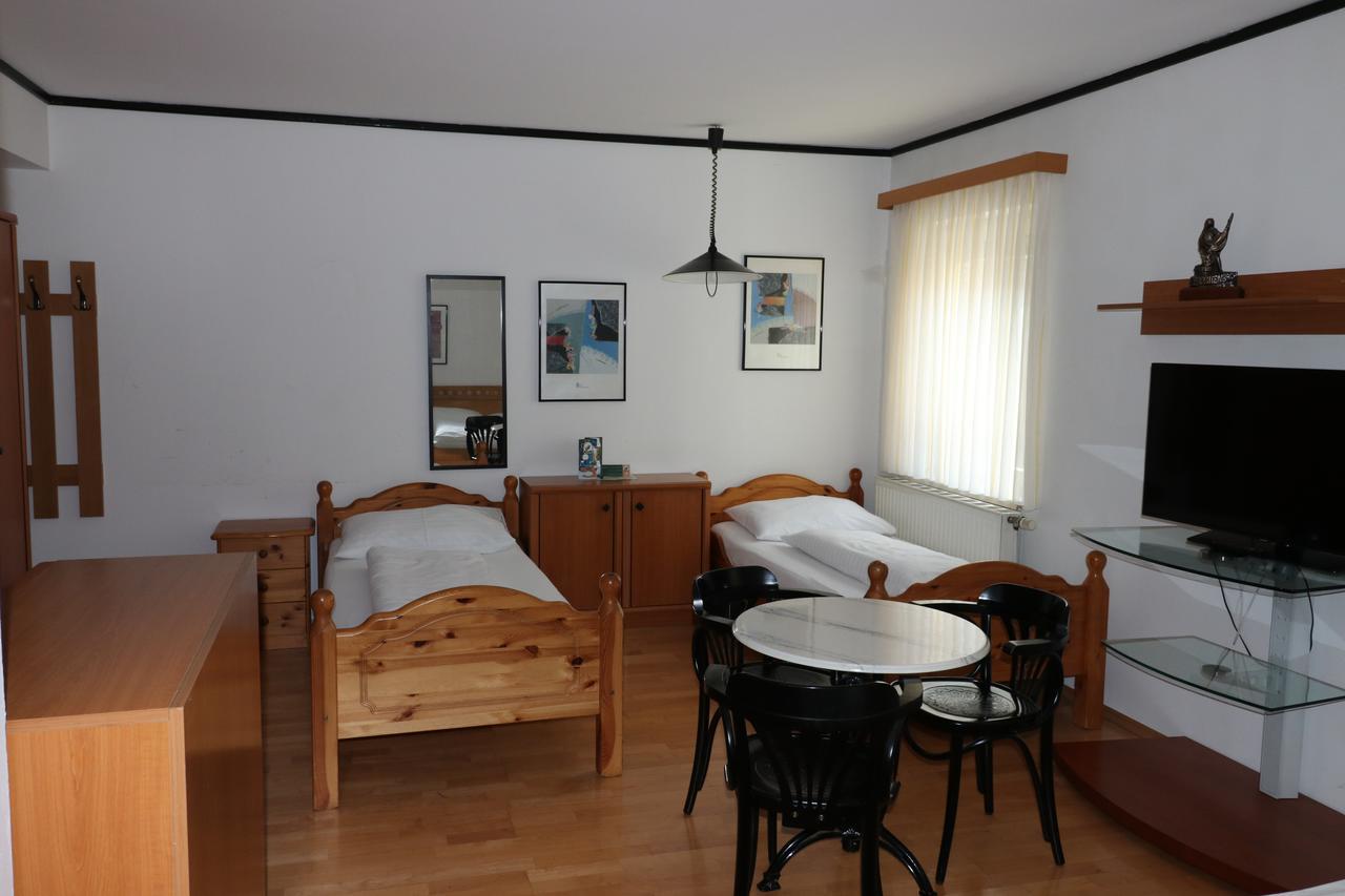 Hotel Schlafgut Sankt Poelten Esterno foto